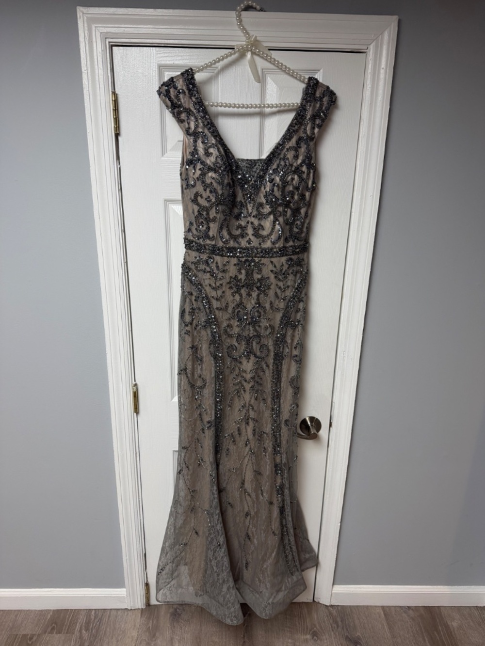 Formal gown - Picture 2 of 3
